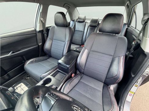 Used 2015 Toyota Camry SE FWD image 17