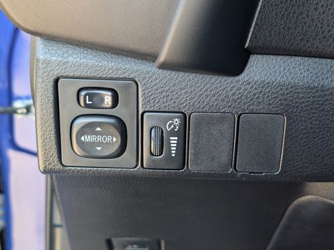 Used 2018 Toyota Corolla SE image 18