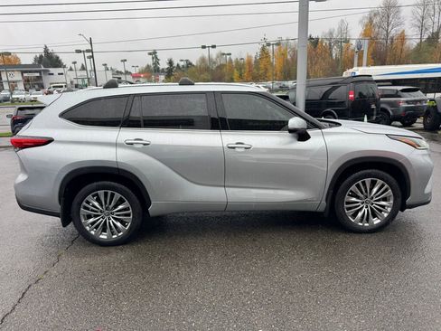 Used 2022 Toyota Highlander Platinum image 5