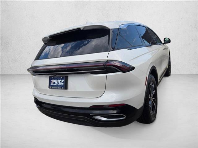Used 2024 Lincoln Nautilus Premier AWD/4WD image 5