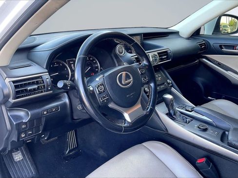 Used 2018 Lexus IS 300 w/ Comfort Package RWD image 14