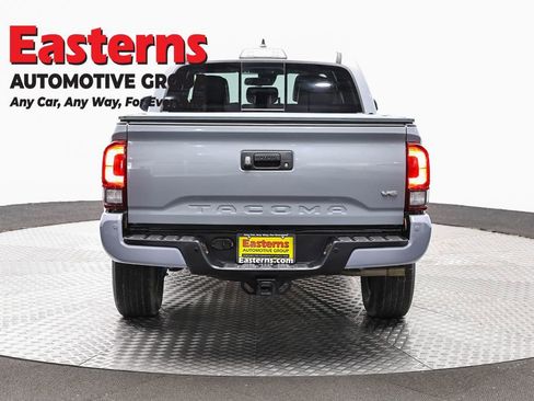 Used 2018 Toyota Tacoma TRD Sport AWD/4WD image 6