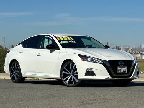 Used 2022 Nissan Altima 2.5 SR image 2