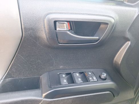 Used 2023 Toyota Tacoma SR image 18