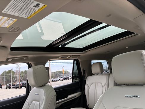 Used 2019 Ford Expedition Platinum image 13