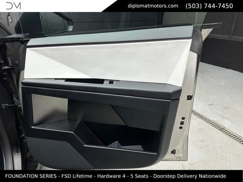 Used 2024 Tesla Cybertruck AWD Crew Cab image 25