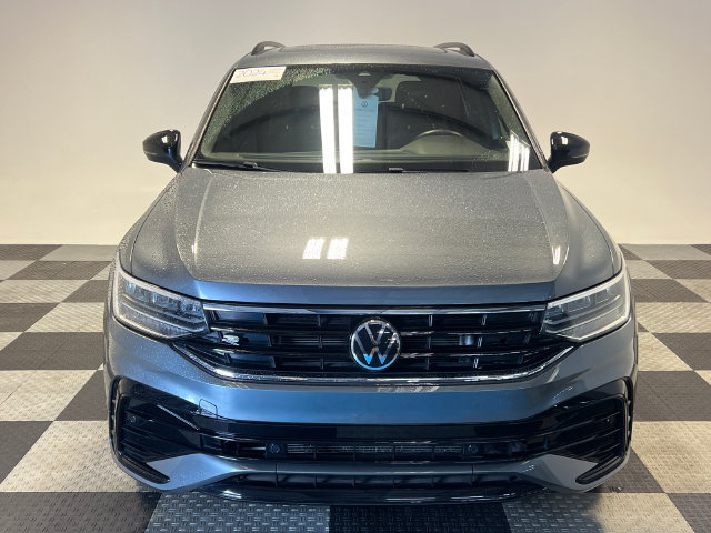 Used 2024 Volkswagen Tiguan SE R-Line FWD image 2