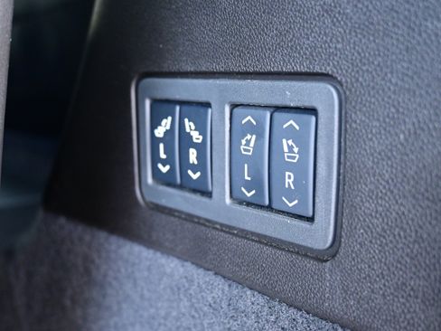 Used 2025 Cadillac XT6 Premium Luxury image 14