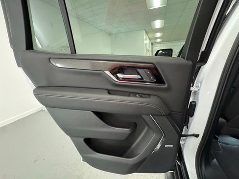 New 2026 GMC Yukon Elevation w/ LPO, Elevation Black Package RWD image 9