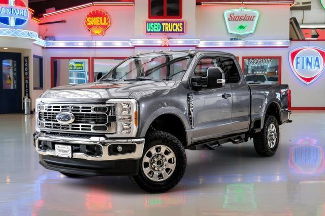 Used 2023 Ford F250 XLT w/ FX4 Off-Road Package AWD/4WD image 2