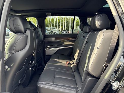 New 2026 Cadillac Vistiq Luxury image 10