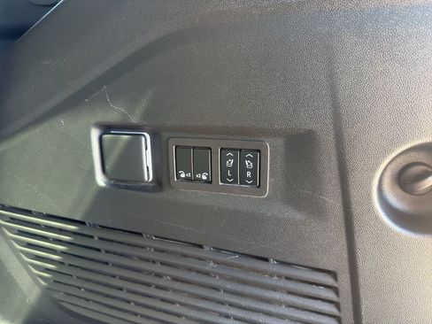 Used 2023 Chevrolet Tahoe High Country AWD/4WD image 9
