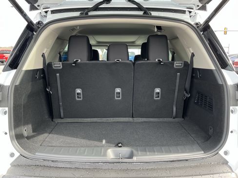 New 2025 Nissan Pathfinder SV w/ SV Premium Package image 5