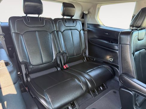 Used 2023 Jeep Grand Cherokee L Limited w/ Black Appearance Package image 19