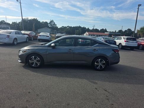 Used 2022 Nissan Sentra SV image 2