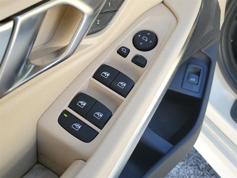 Used 2020 BMW 330i xDrive Sedan w/ Convenience Package image 19