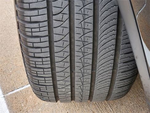 Used 2025 Land Rover Discovery S image 11