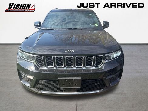 Used 2025 Jeep Grand Cherokee Laredo X w/ Luxury Tech Group I AWD/4WD image 2