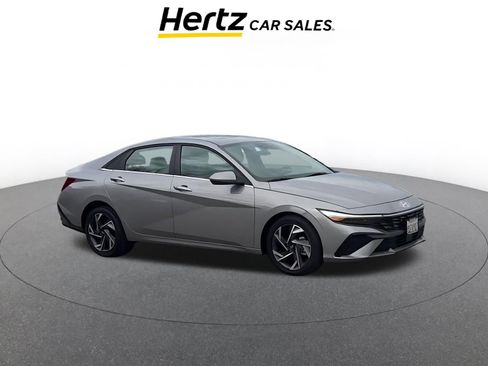 Used 2025 Hyundai Elantra SEL image 1