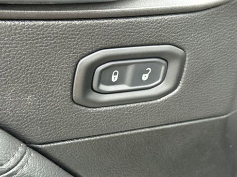 Used 2022 Jeep Wrangler Unlimited Sahara AWD/4WD image 20