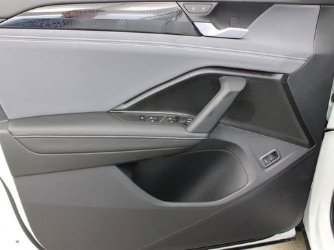 New 2026 Volkswagen Tiguan SE R-Line FWD image 16