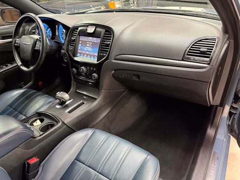 Used 2014 Chrysler 300 S w/ Luxury Group RWD image 9