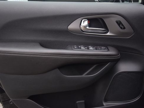 New 2027 Chrysler Pacifica Select AWD/4WD image 28