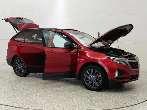 Used 2023 Chevrolet Equinox RS w/ RS Leather Package AWD/4WD image 9