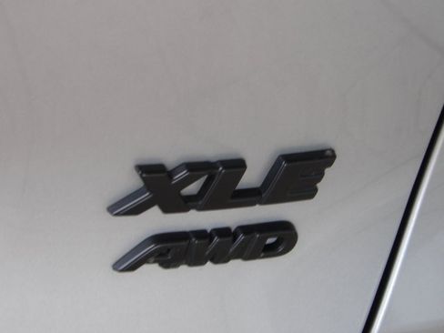 Used 2022 Toyota RAV4 XLE w/ Convenience Package image 9