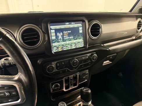 Used 2018 Jeep Wrangler Unlimited Sahara AWD/4WD image 78