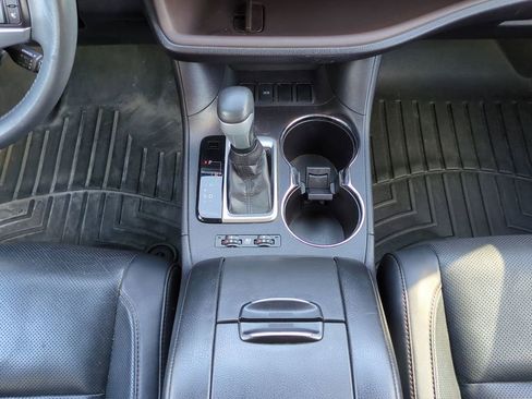 Used 2016 Toyota Highlander Limited image 18
