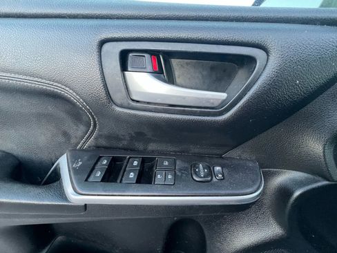 Used 2017 Toyota Camry XLE image 11