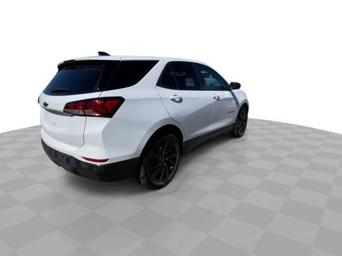 Used 2023 Chevrolet Equinox LS w/ LS Convenience Package FWD image 2