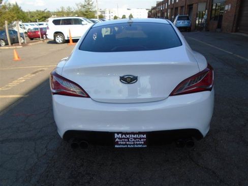 Used 2013 Hyundai Genesis 2.0T RWD image 4