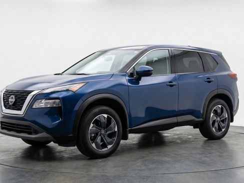 Used 2025 Nissan Rogue SV image 3