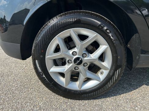 Used 2025 Kia Soul LX w/ LX Technology Package FWD image 24