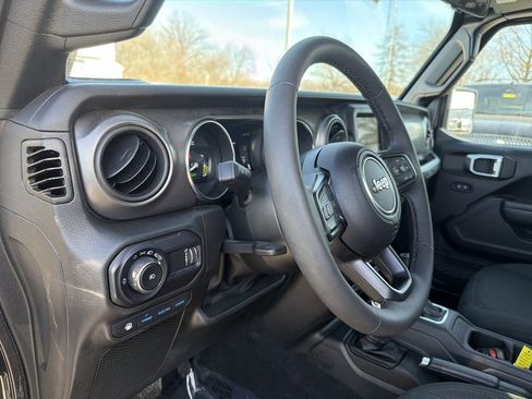 Used 2023 Jeep Wrangler Unlimited w/ Cold Weather Group image 21