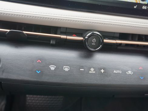 Used 2023 Nissan Ariya AWD image 14