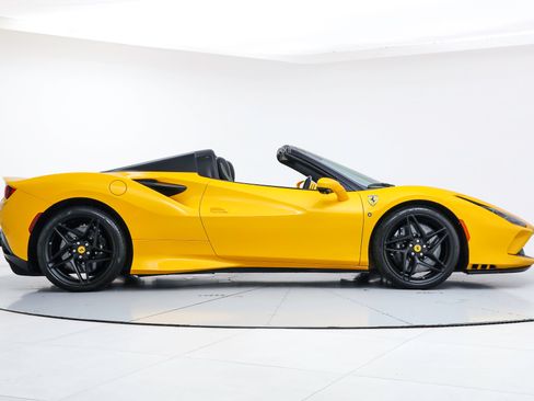 Certified 2022 Ferrari F8 Tributo RWD image 9