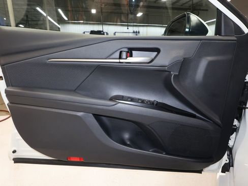 Used 2025 Toyota Camry SE image 22