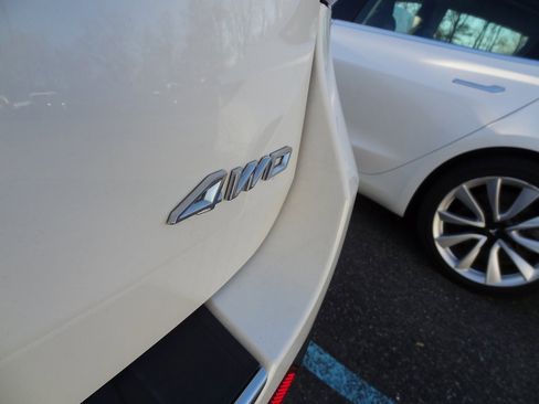 Certified 2022 Ford Explorer Platinum w/ Equipment Group 601A image 8