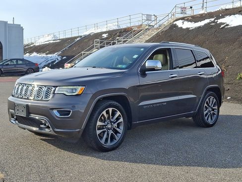 Used 2017 Jeep Grand Cherokee Overland image 3