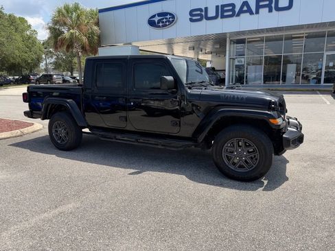 Used 2022 Jeep Gladiator Sport AWD/4WD image 1