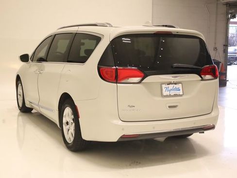 Used 2019 Chrysler Pacifica Touring-L Plus w/ Tire & Wheel Group FWD image 7
