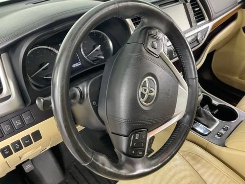 Used 2017 Toyota Highlander Limited Platinum w/ Carpet Mat Package AWD/4WD image 32