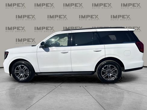 Used 2025 Ford Expedition Active AWD/4WD image 2