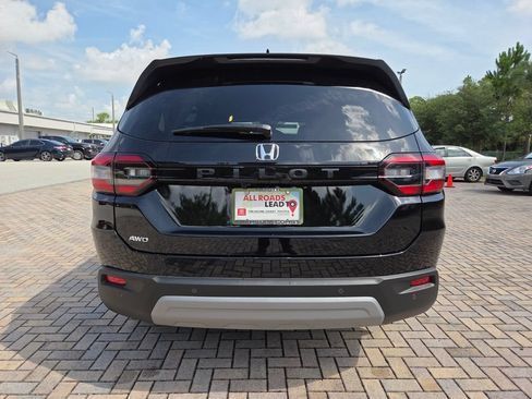 Used 2025 Honda Pilot EX-L image 10