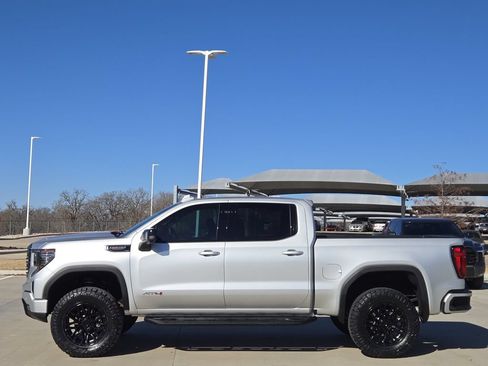 Used 2022 GMC Sierra 1500 AT4 w/ AT4 Premium Package AWD/4WD image 4