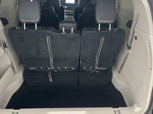 Used 2024 Chrysler Pacifica Touring-L image 46