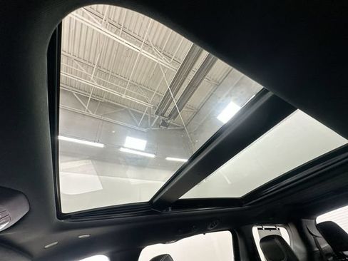 Used 2020 Chrysler Pacifica Limited w/ S Appearance Package FWD image 18